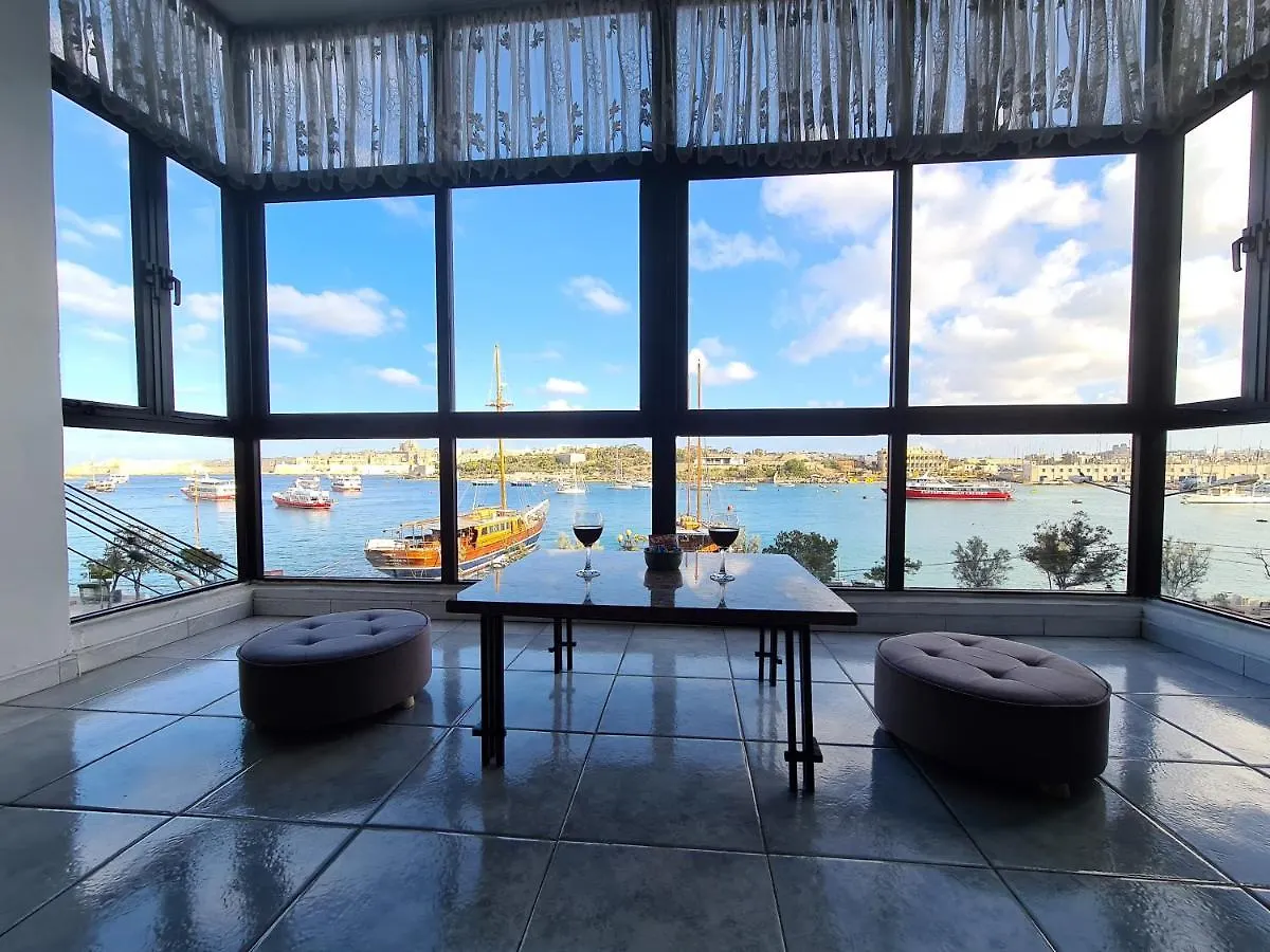 Apartment Spacious Seafront Apt Next To Sliema-Valeta Ferry Malta